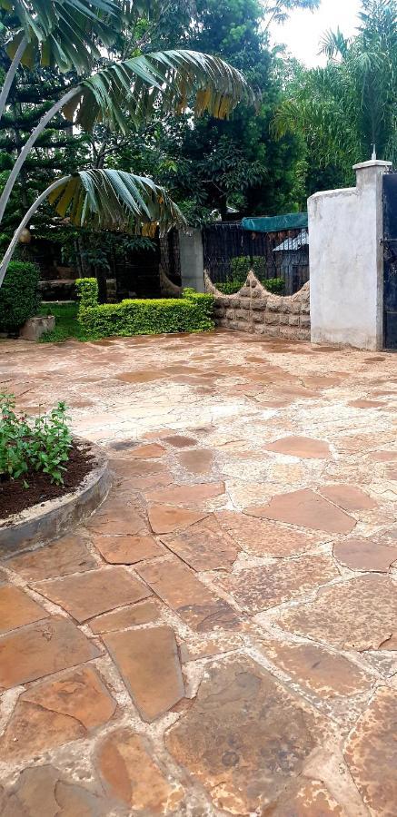 Villa Jaaja's - The Residence, Garden And Near Ciala